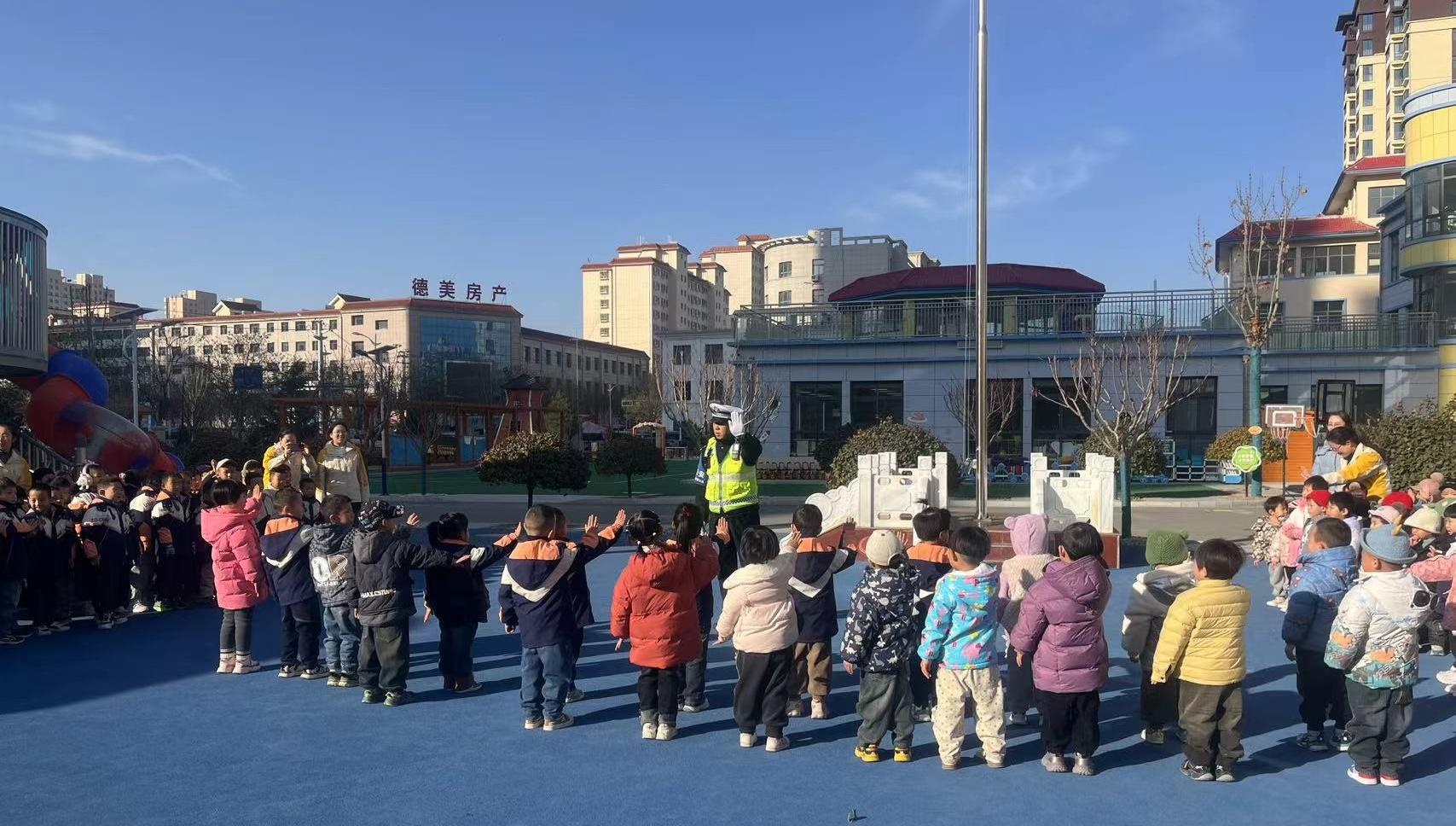 12月4日静宁县公安局交巡警大队深入校园，生动讲解交通安全知识，携手共创文明交通  第3张