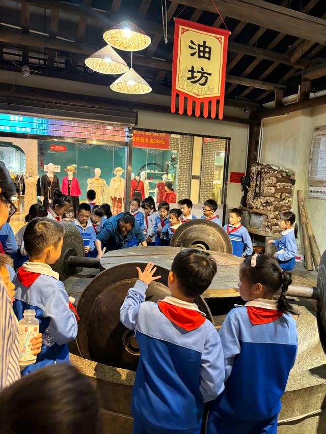 2024年长沙雨花非遗馆奇遇记:2305中队少先队员的非遗探索之旅 第4张 2024年长沙雨花非遗馆奇遇记:2305中队少先队员的非遗探索之旅 第4张