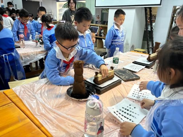 2024年长沙雨花非遗馆奇遇记:2305中队少先队员的非遗探索之旅 第6张 2024年长沙雨花非遗馆奇遇记:2305中队少先队员的非遗探索之旅 第6张