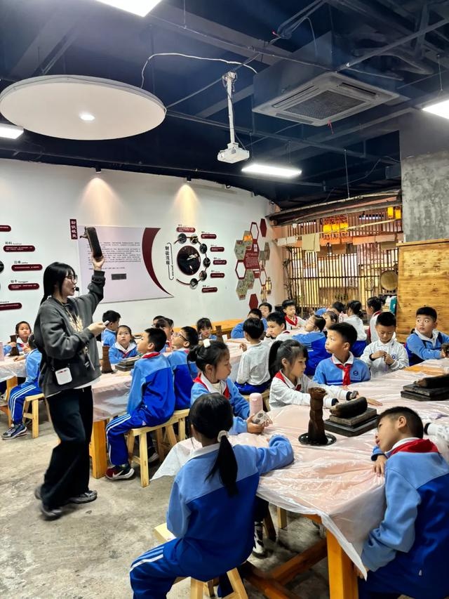 2024年长沙雨花非遗馆奇遇记:2305中队少先队员的非遗探索之旅 第7张 2024年长沙雨花非遗馆奇遇记:2305中队少先队员的非遗探索之旅 第7张