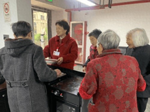 银发守护计划：建德下涯镇如何用幸福方桌绘制老年群体的温馨晚年？  第1张
