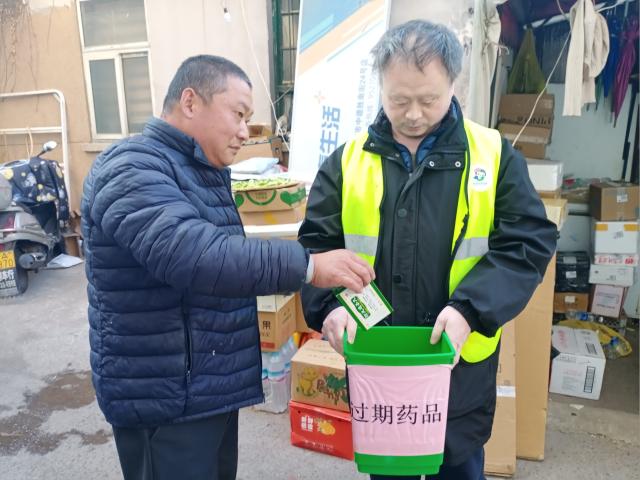 12月4日，德胜街社区掀起有害垃圾集中投放热潮，居民热情高涨，环保意识大提升  第5张
