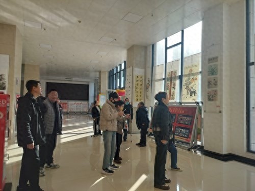 12月3日国际残疾人日，平顶山市残疾人联合会组织参观书画展，感受自强不息的力量  第1张