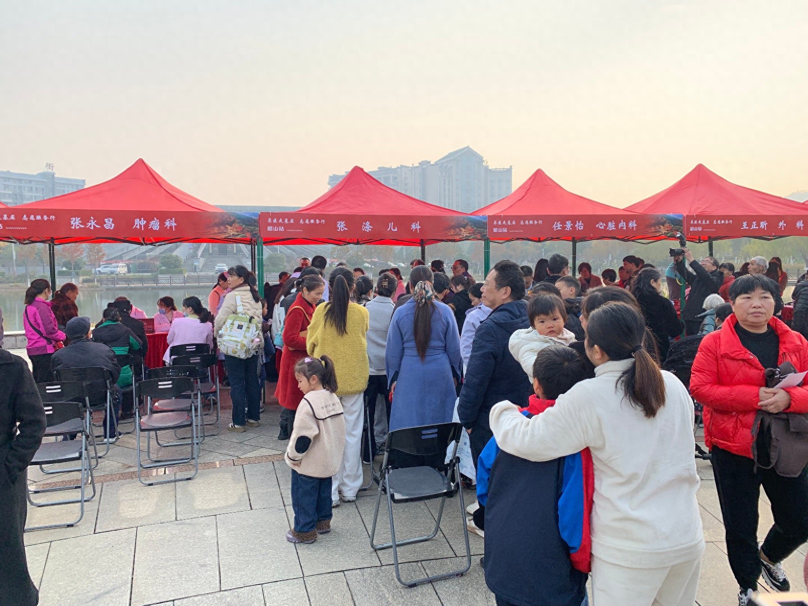名医走基层，健康湖湘行：韶山迎来国家级医疗专家义诊，市民络绎不绝