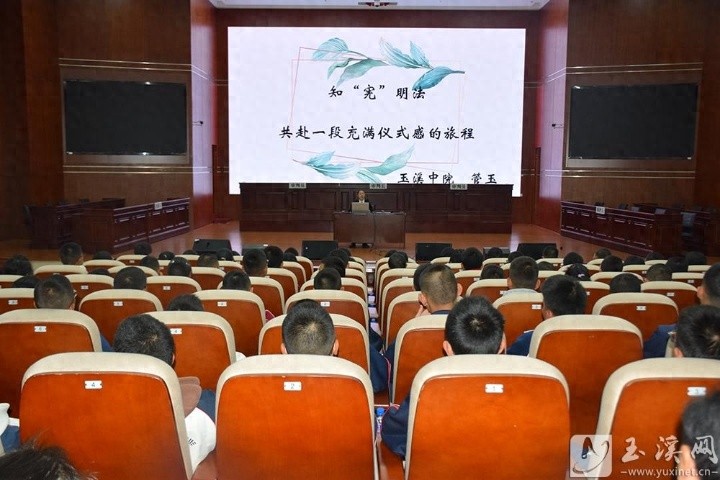 国家宪法日：100余名师生走进法院，感受法治力量，共赴一段充满仪式感的旅程  第1张