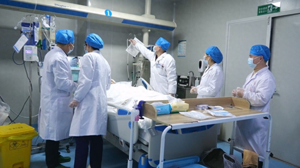9岁男孩突发头痛呕吐，医生紧急救援，病情奇迹般好转