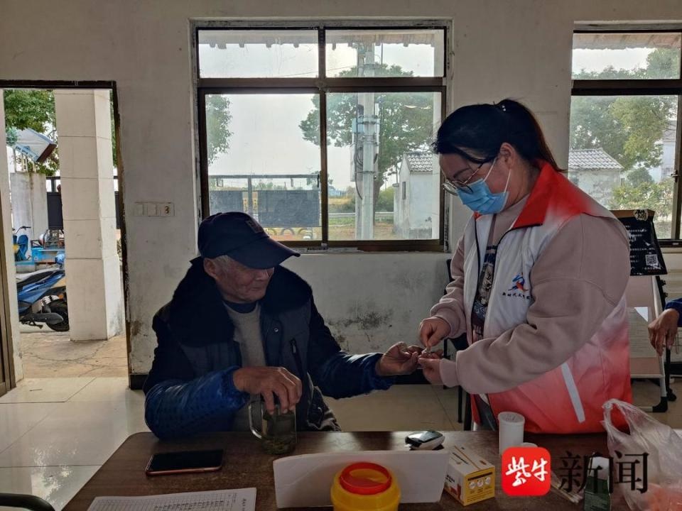2024年国际志愿者日：新湖村志愿者用爱心点亮石湾日间照料中心，温暖老人心  第2张