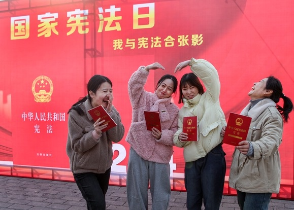 12月4日，河南多地宪法宣传活动火热进行，全民学法氛围浓厚  第4张