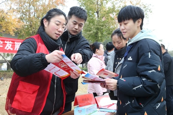 12月4日，河南多地宪法宣传活动火热进行，全民学法氛围浓厚  第5张