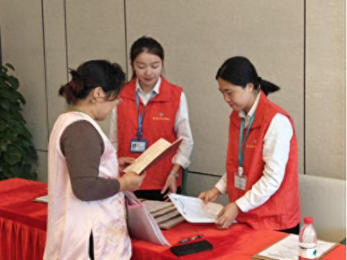 增城区不动产登记服务厅：热情、耐心、专业，人人争当最美不动产登记人