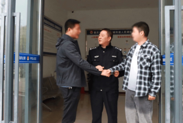 2024年重庆铜梁区公安局全力守护平安，让警灯照亮每个角落  第3张