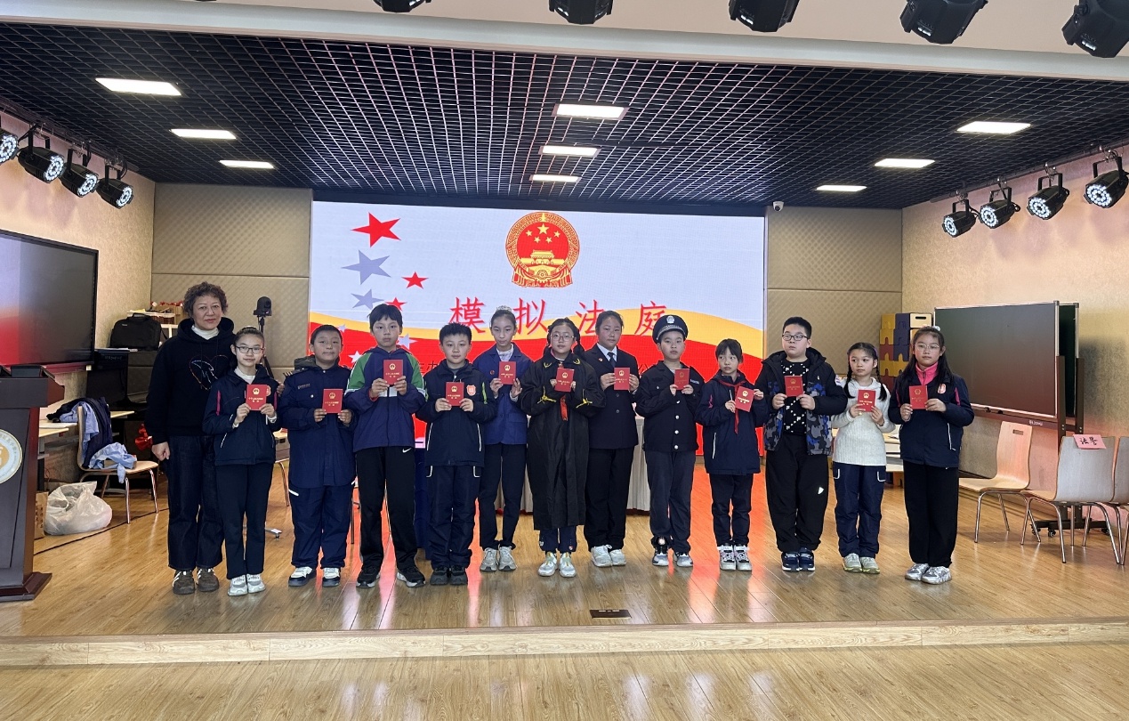 在孩子们心中种下法律的种子：模拟法庭让900名学生近距离感受宪法的神圣  第2张