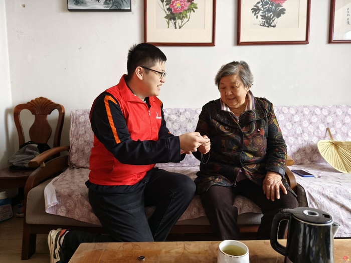 济南能源集团暖心行动：适老化服务传递冬日温情，志愿者一对一服务老年人  第6张