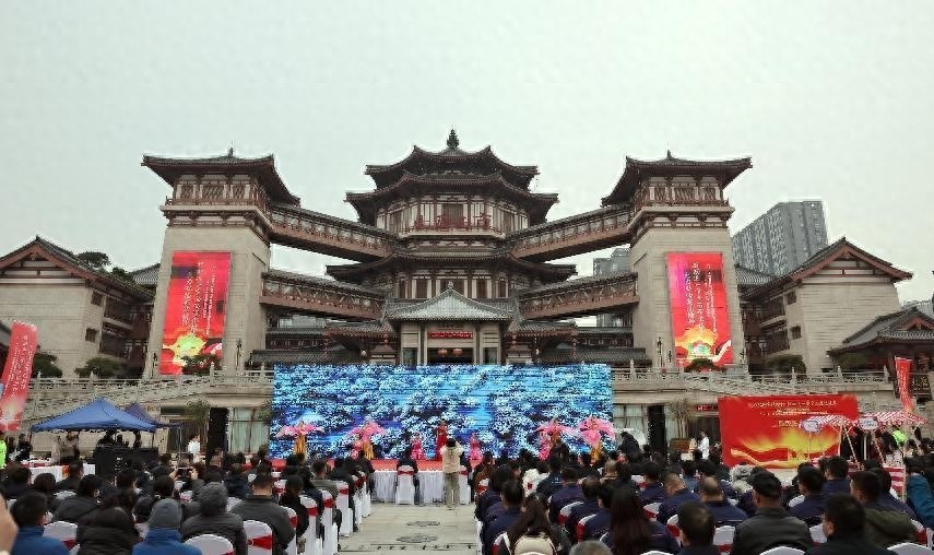 2024年陕西省宪法宣传周启动，10家企业志愿者代表佩戴绶带，共同守护绿色家园  第1张