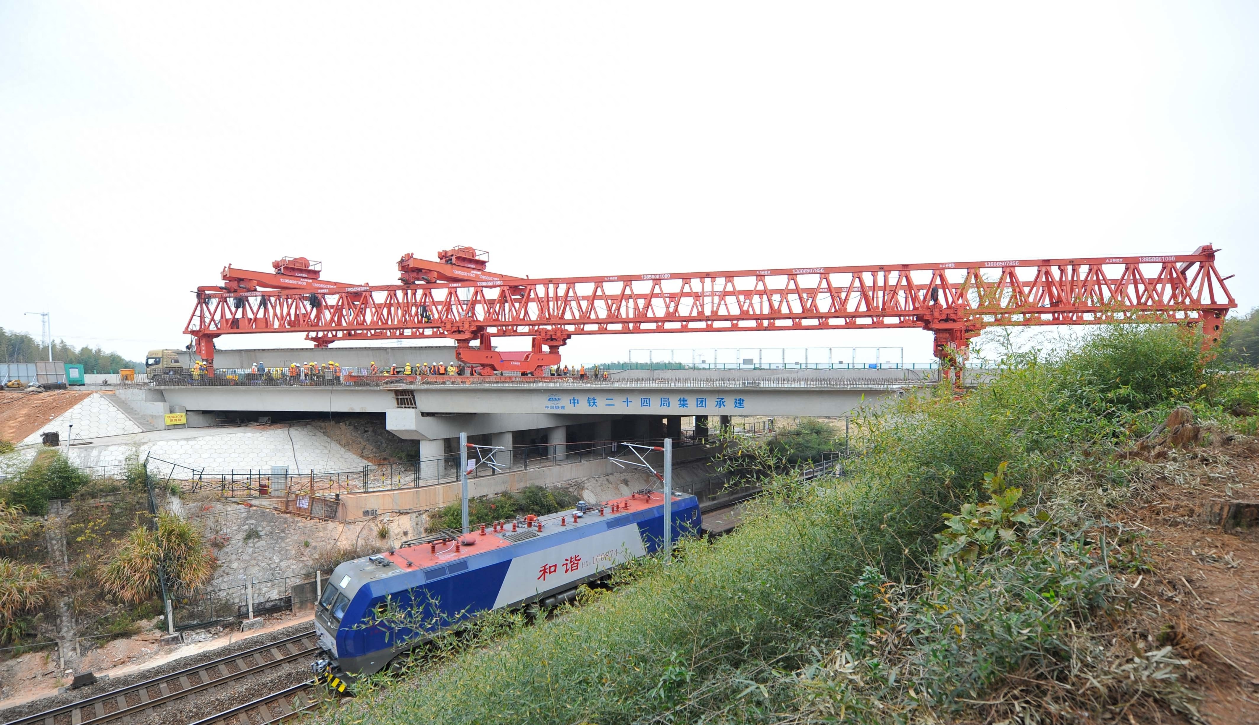G50高速广宣段改扩建工程重大突破：三座跨铁路桥梁全部架设完成，通车在即