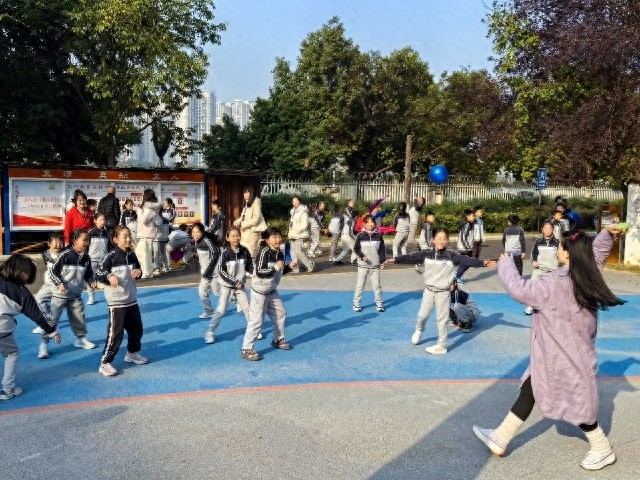 四川大课间体育活动创新探索：15分钟课间如何让学生动起来？  第1张