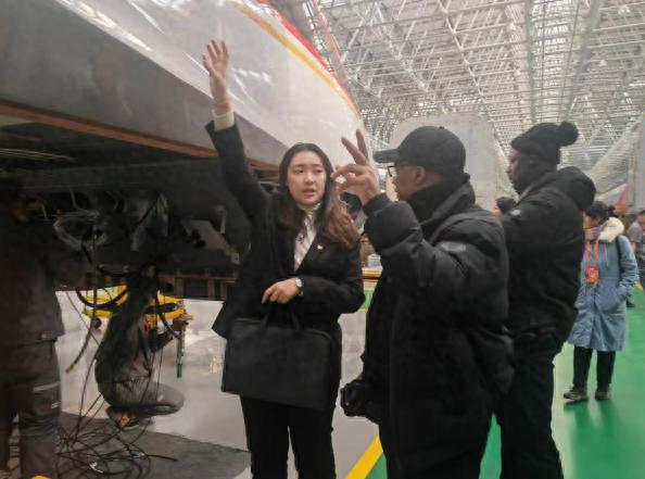 揭秘中车长客：非洲媒体记者惊叹的电力驱动列车，舒适体验超乎想象  第1张