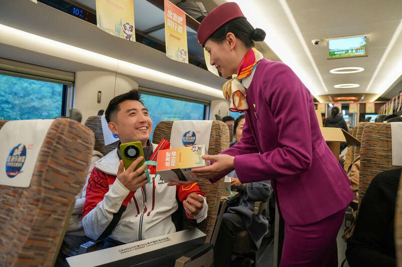 4亿分之一幸运儿！成渝高铁见证第4亿名旅客诞生，超级纪念品等你来拿  第2张
