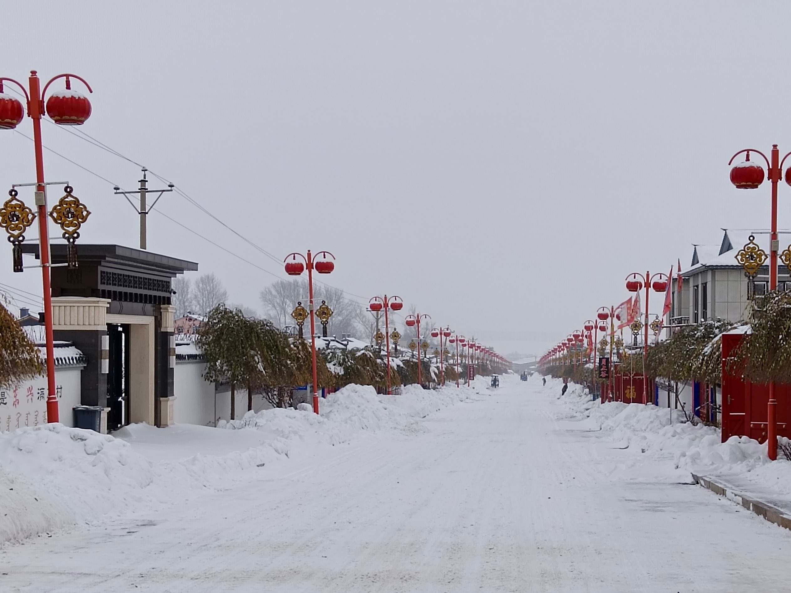 探秘东兴满族村：从薰衣草庄园到冰雪游，四季皆宜的民族风情之旅  第6张
