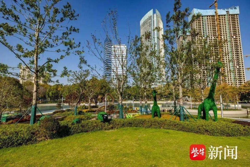 无锡太湖广场生态园焕新开放：绿色草坪、亲水栈道，亲子嬉戏温馨场景引爆市民热情  第3张