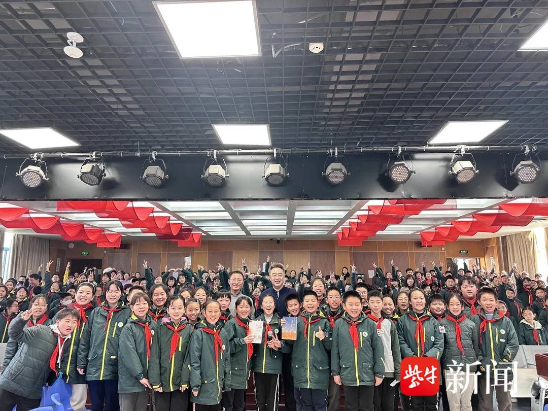 冬日暖阳下的文学盛宴：祁智老师亲临长江路小学，带你探寻灵感之源  第5张