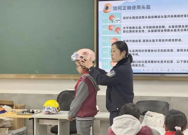 122全国交通安全日：长宁交警带你走上学路，手势操教你安全出行  第2张