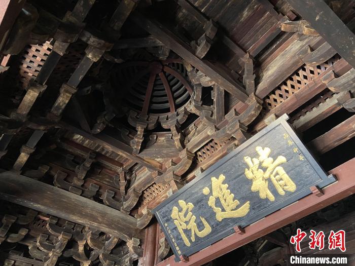 国庆假期，00 后为何纷纷涌向这座千年古寺？  第2张