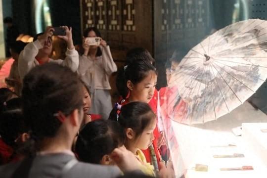 15 名小小推荐官走进杭州工艺美术博物馆，带你领略油纸伞的奇妙世界  第1张