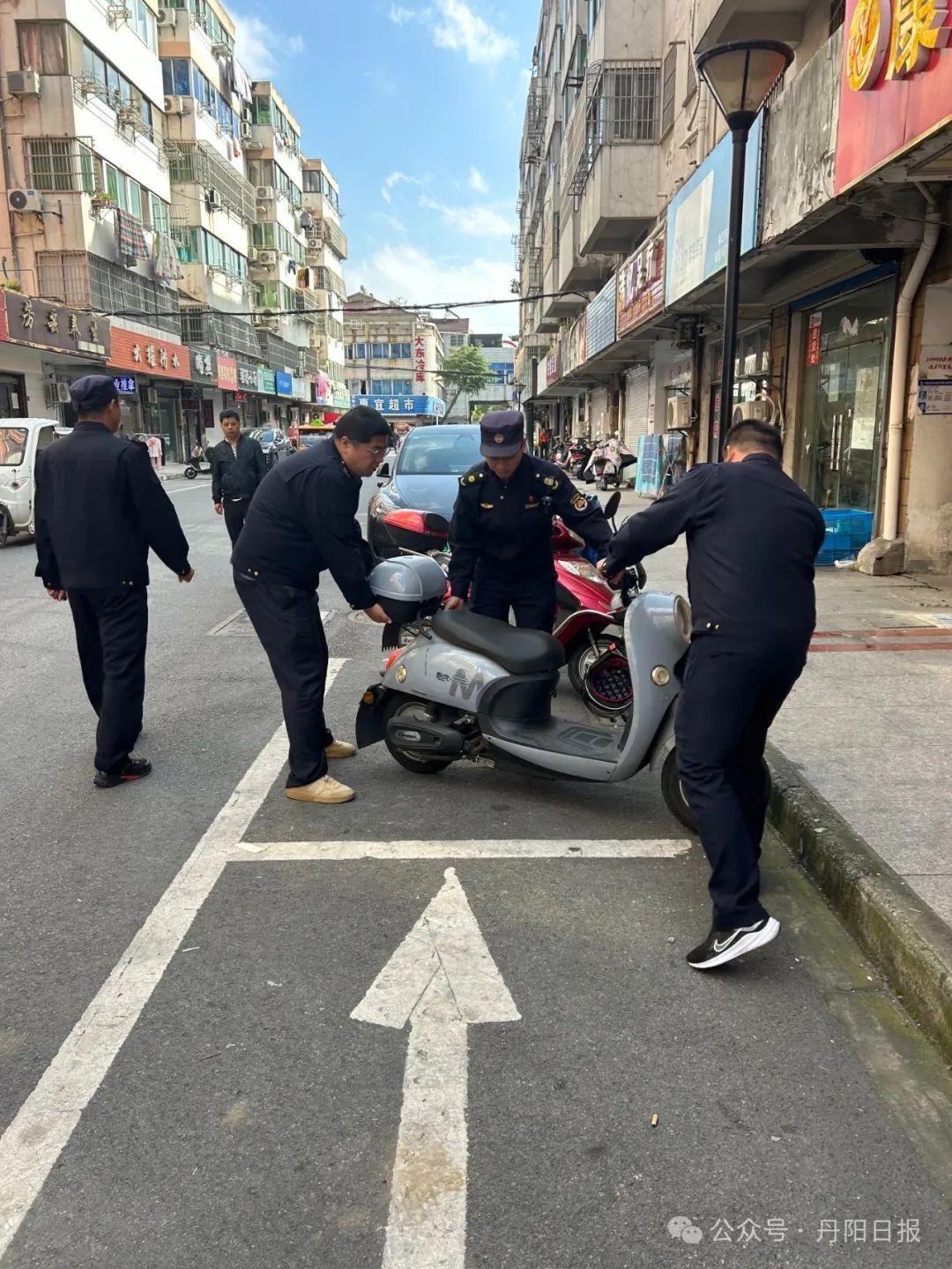 公共停车位被商户长期霸占，谁来管？  第2张