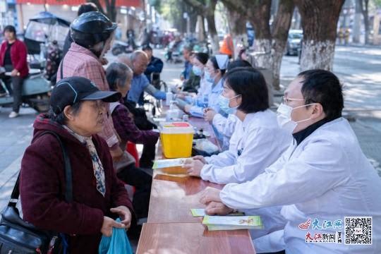 江西省人民医院进贤医院开展义诊活动，80 余人受益  第1张