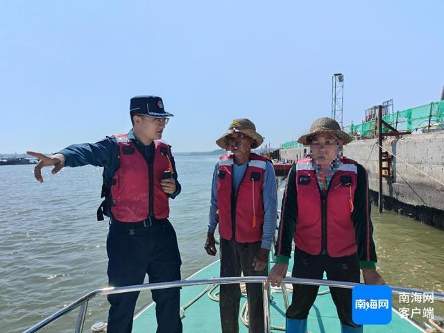 惊险！海南儋州海警局成功救助失去动力渔船，两名渔民顺利脱险  第2张
