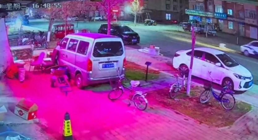 6 岁女童被警车撞倒，谁来承担责任？  第1张
