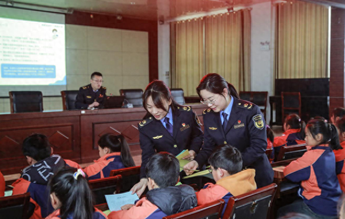 山东莒县综合行政执法局妇委会：温情执法，全力护航  第1张
