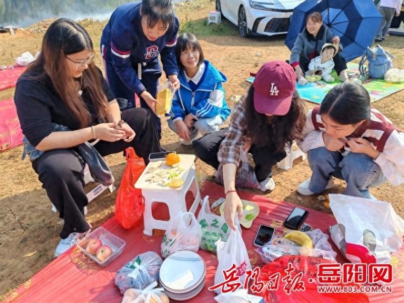 平江向家中学教职工亲子野炊盛会，美食与欢笑的盛宴  第1张