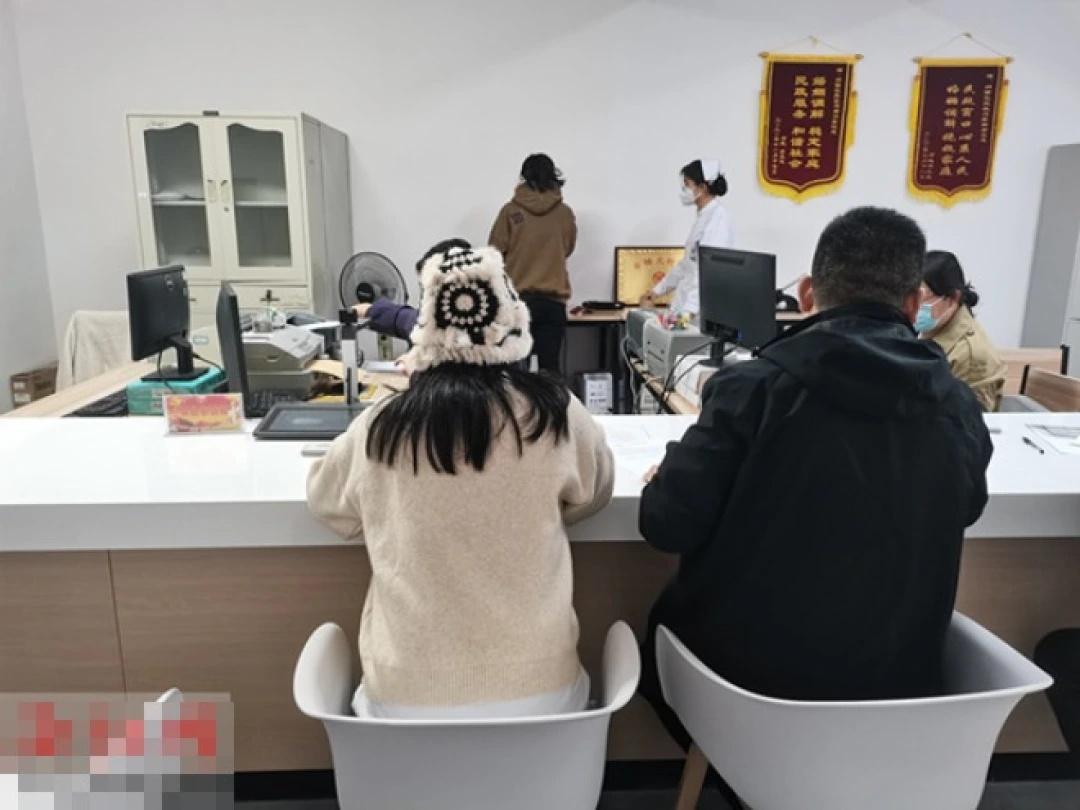 河南一婚姻登记处迁至公园，让领证更有仪式感，幸福满满  第2张