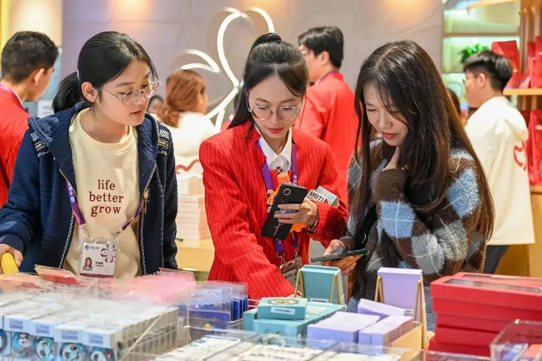 进博会开幕！全球创新产品云集，跨国药械巨头齐聚  第1张