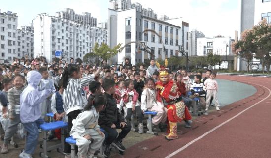 2024 年戏曲进校园活动在歙县丰乐小学开启，师生共赏经典剧目  第3张