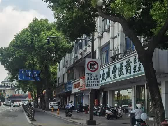 5749 名学生，两条车道，早晚高峰如何安全通行？  第4张