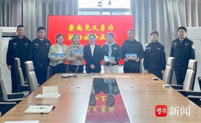 3 名社区工作人员勇闯火场，他们的英勇行为值得我们点赞  第1张