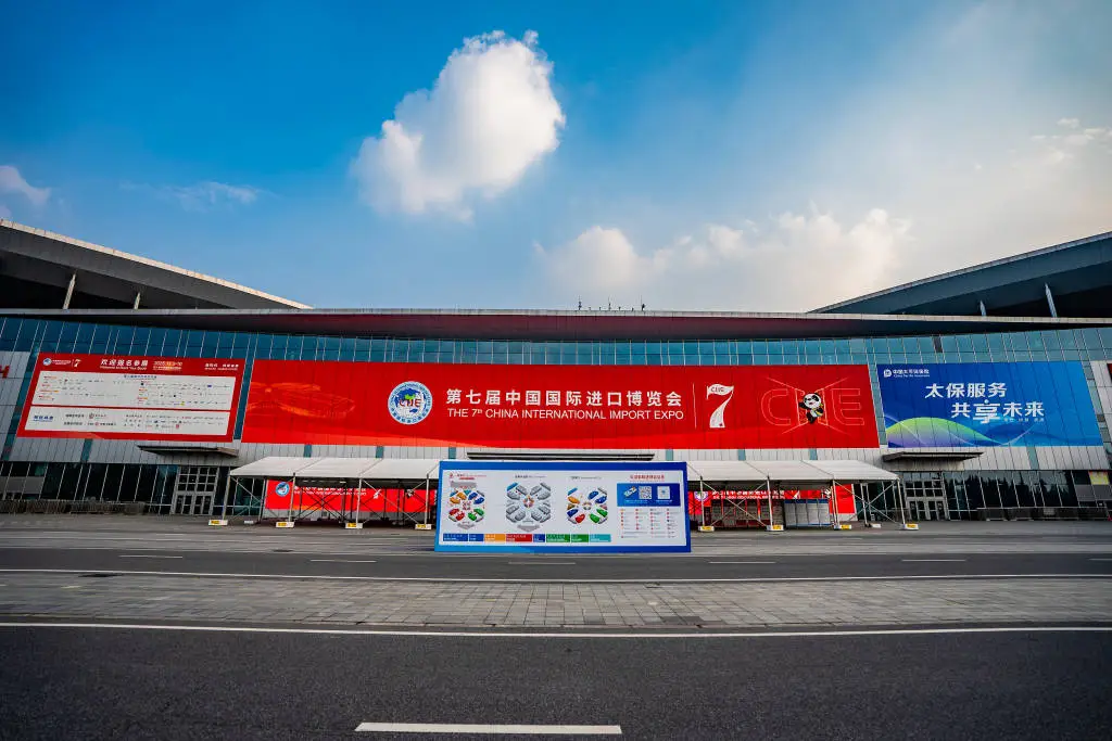 进博会七岁，世界经济寒意下热力不减，成果丰硕，第七届更超往届  第1张
