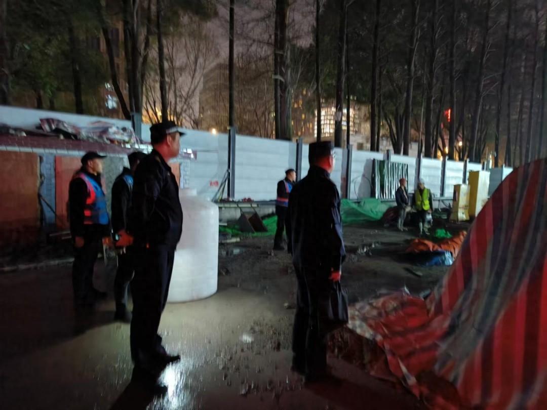 黄浦城管深夜执法，只为还你一个安静的夜晚