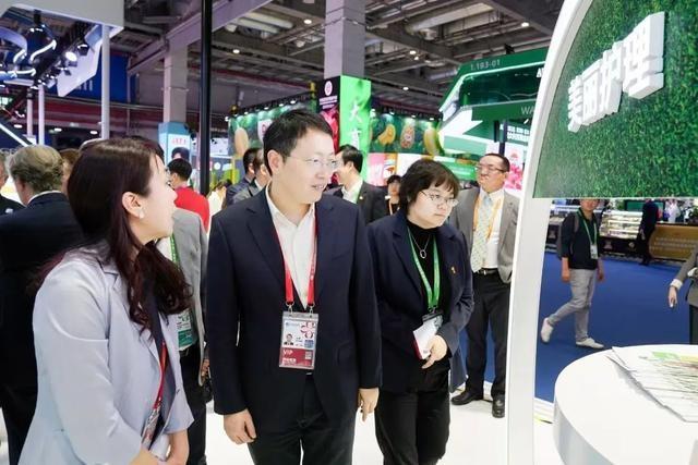 进博会徐汇参展企业：区委书记曹立强带队走访调研，助力区域经济发展  第4张