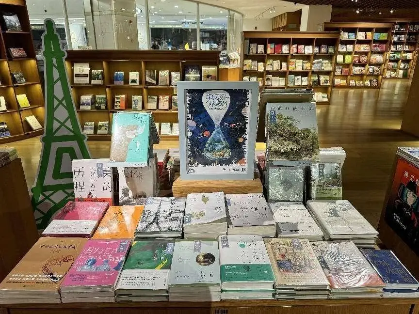 中法建交 60 周年，新华文创带你领略中法文化的浪漫碰撞