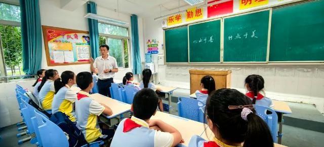 成都一教师晨跑中勇救落水老人，荣获最美新都人称号  第3张