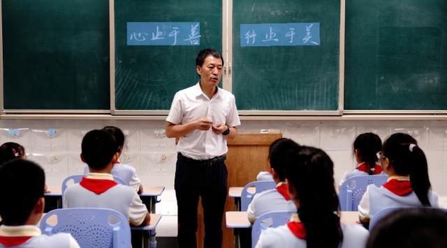 成都一教师晨跑中勇救落水老人，荣获最美新都人称号  第4张