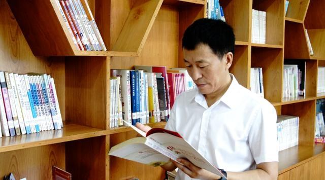 成都一教师晨跑中勇救落水老人，荣获最美新都人称号  第6张