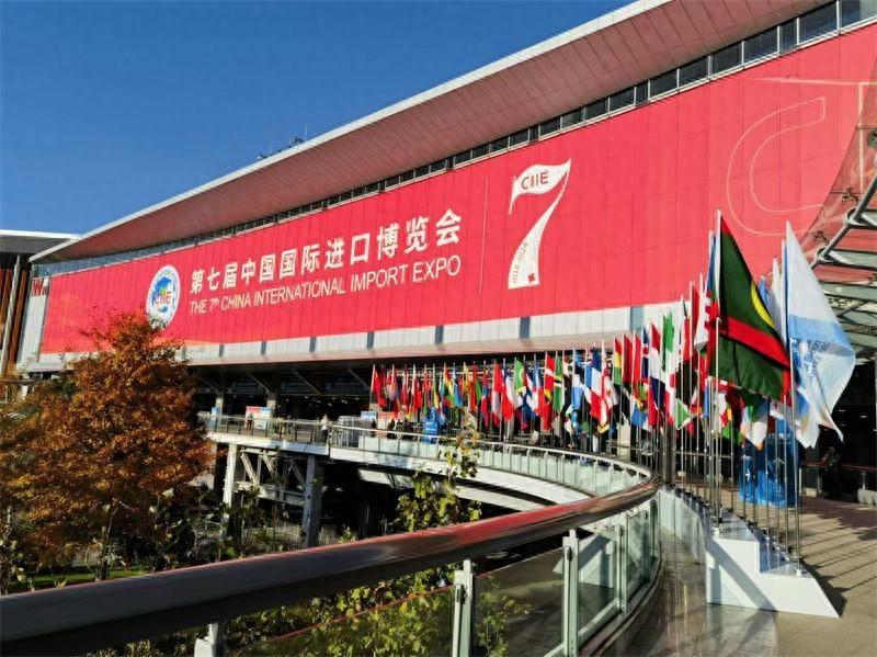 第七届进博会陕西老字号步行街展区对外开放，大唐不夜图惊艳全场  第1张