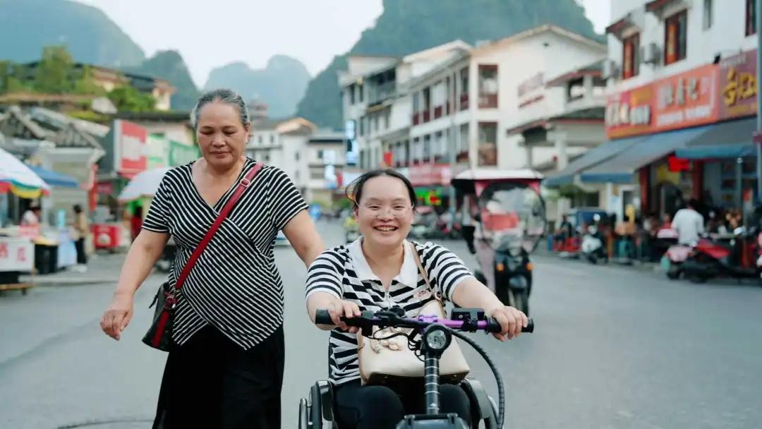 十年学医路，轮椅上的她如何在国家资助下成长为自强之星？  第3张