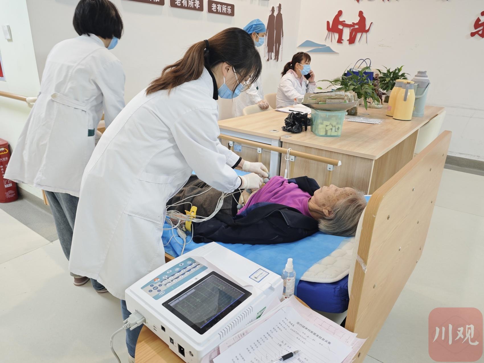 23 位老人享受专业健康检查,银龄无忧体检活动关爱资阳老人 第2张 23 位老人享受专业健康检查,银龄无忧体检活动关爱资阳老人 第2张