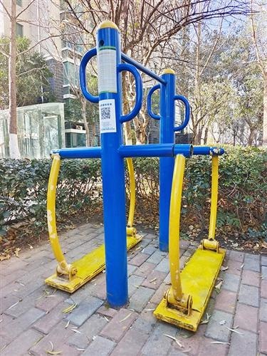 小区健身器材损坏数月无人问津，一夜之间焕然一新，市民欢呼：终于可以安心锻炼了  第1张